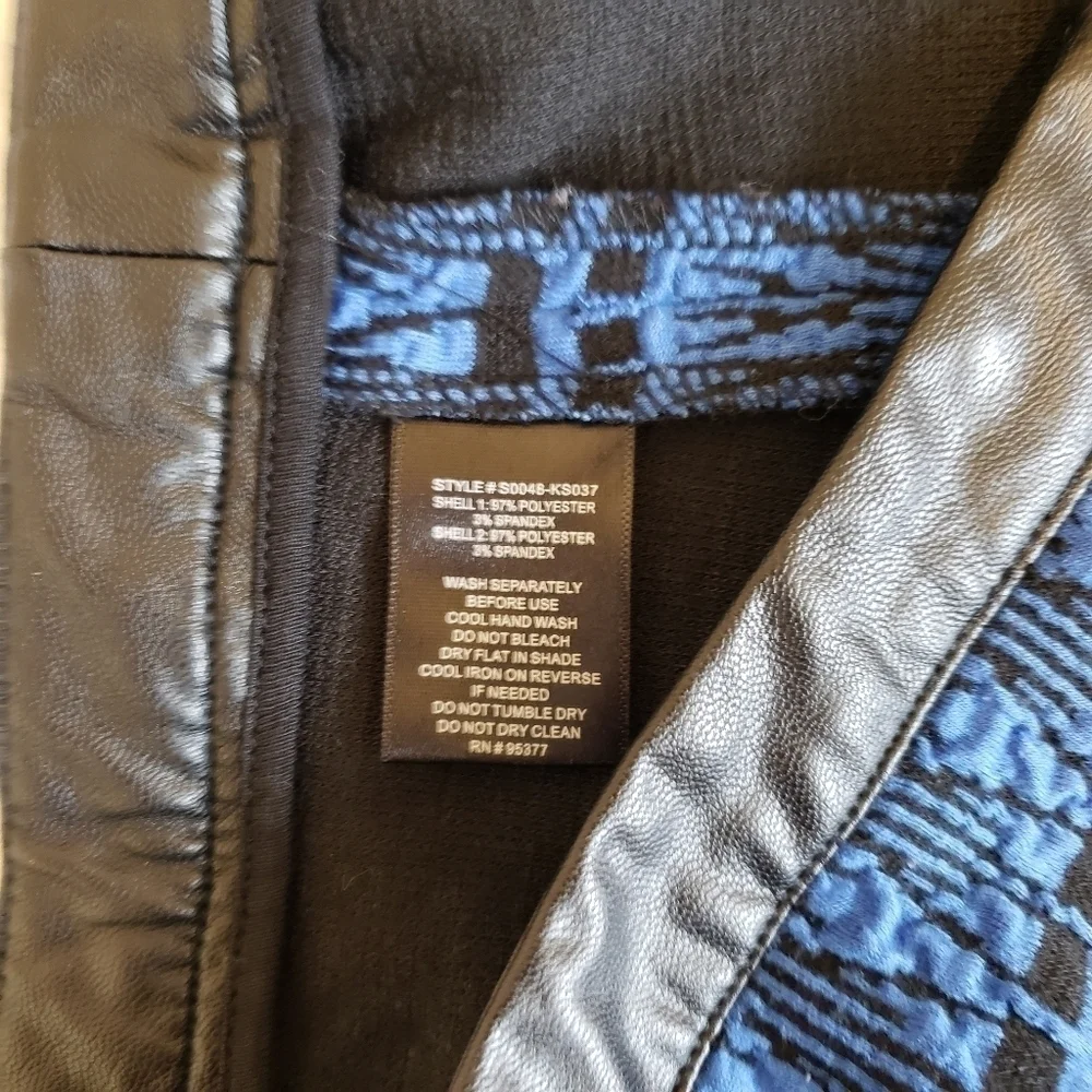 𝅺Sanctuary Y2K Zip Mini Blue Geo Black Skirt
